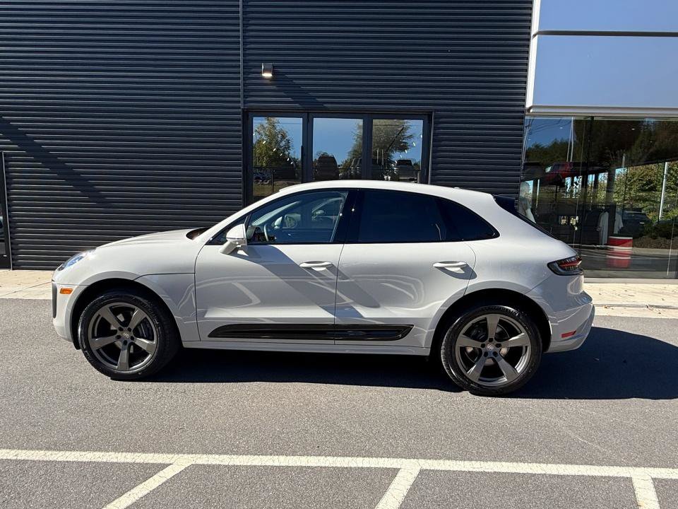 Certified 2026 Porsche Macan Turbo AWD/4WD image 2