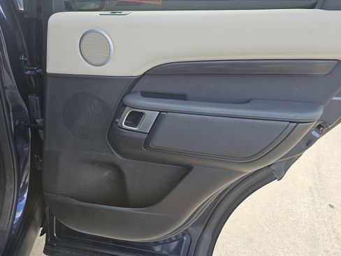 Used 2018 Land Rover Discovery HSE image 30