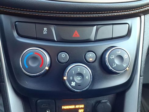 Used 2020 Chevrolet Trax LT w/ Driver Confidence Package image 12