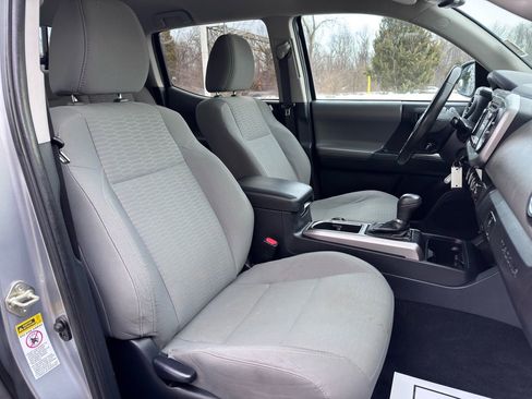 Used 2017 Toyota Tacoma SR5 w/ Tow Package image 33