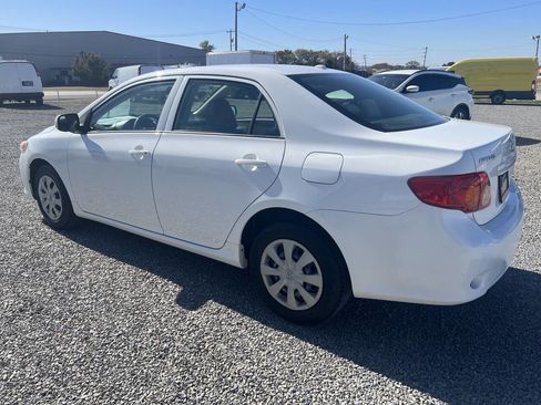 Used 2010 Toyota Corolla LE image 2