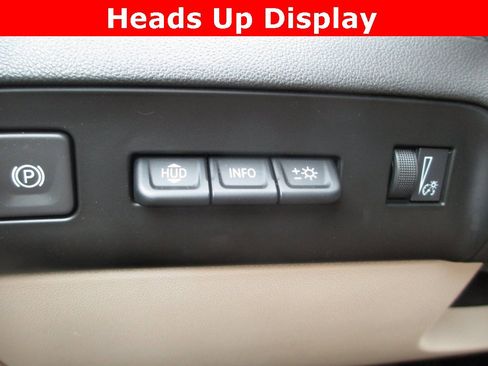 Certified 2022 Buick Enclave Avenir w/ Avenir Technology Package image 17