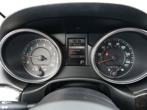 Used 2011 Jeep Grand Cherokee Laredo image 6