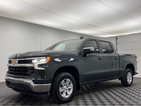 Used 2025 Chevrolet Silverado 1500 LT AWD/4WD image 2
