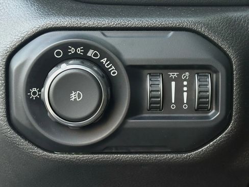 Used 2018 Jeep Wrangler Unlimited Sahara w/ Dual Top Group image 26