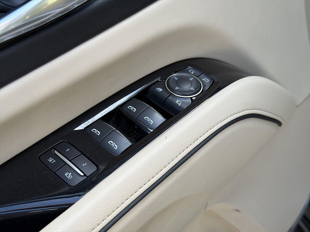 Used 2022 Cadillac Escalade Premium Luxury AWD/4WD image 17