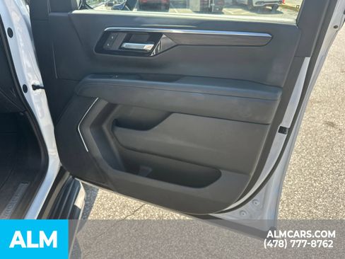 Used 2025 Chevrolet Tahoe LT AWD/4WD image 16