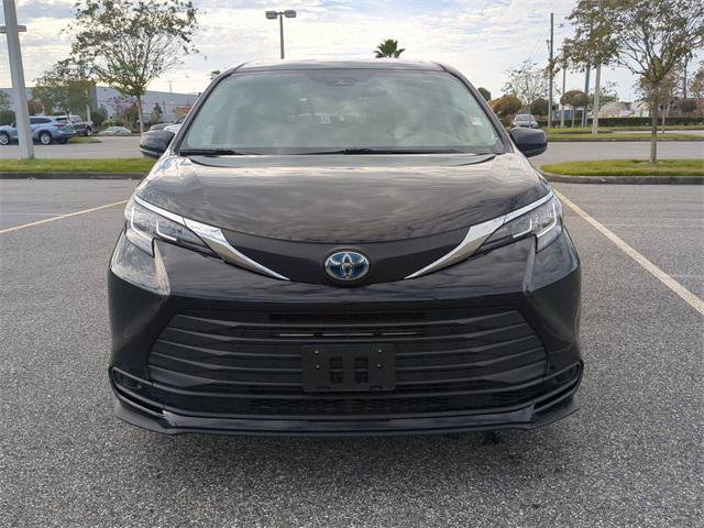 Certified 2022 Toyota Sienna LE FWD image 9
