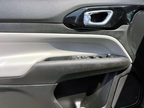 Certified 2022 Jeep Compass Limited image 12