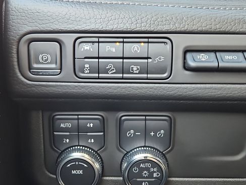 Used 2022 GMC Yukon Denali image 11