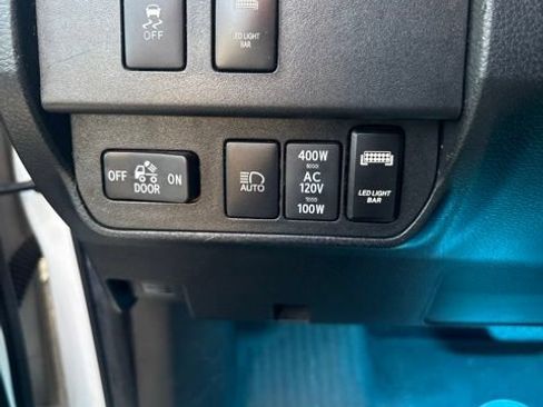Used 2021 Toyota Tacoma TRD Off-Road w/ Technology Package AWD/4WD image 18