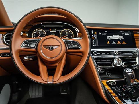 Used 2021 Bentley Flying Spur V8 image 18