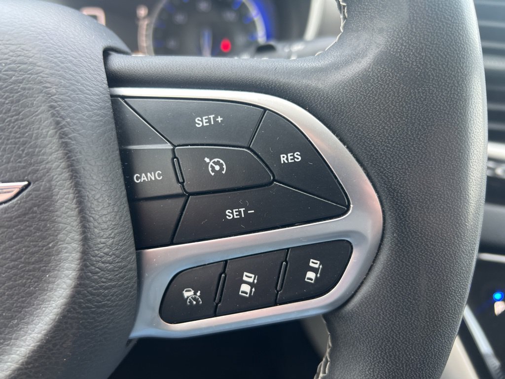 Used 2022 Chrysler Pacifica Touring-L FWD image 24