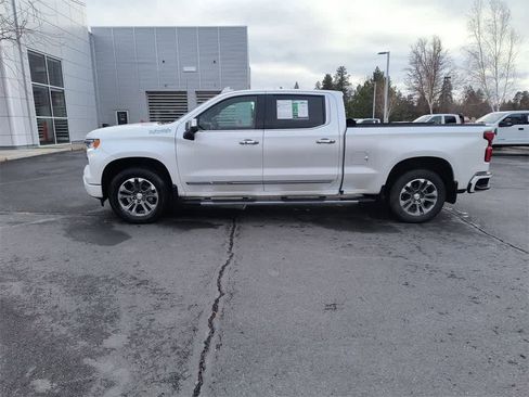 Used 2024 Chevrolet Silverado 1500 High Country w/ Technology Package image 3