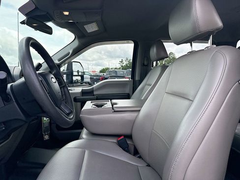 Used 2022 Ford F250 XL w/ Power Equipment Group RWD image 8