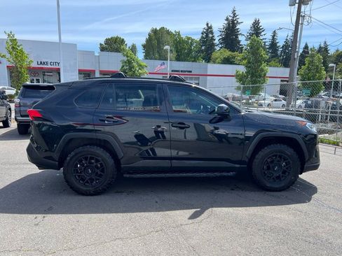Used 2021 Toyota RAV4 XLE AWD/4WD image 3