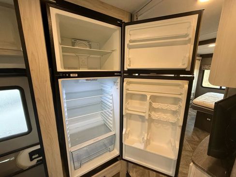 Used 2022 Ford E-450 and Econoline 450 Super Duty w/ Motorhome Prep Package image 29