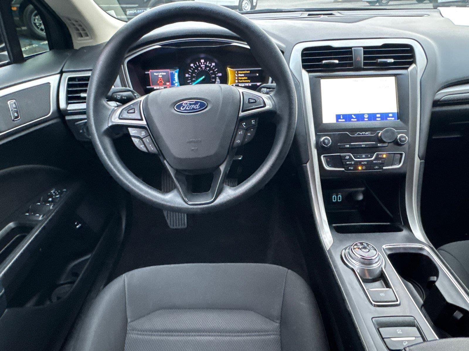 Used 2020 Ford Fusion SE FWD image 20