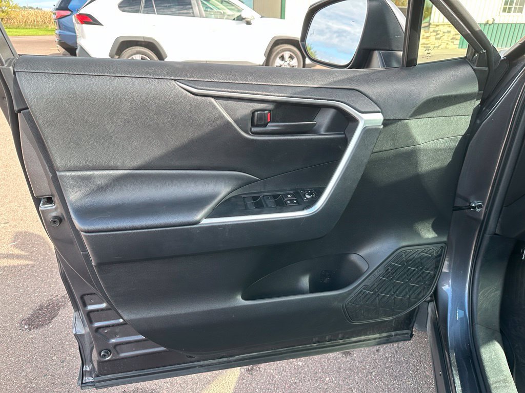 Used 2024 Toyota RAV4 LE AWD/4WD image 12