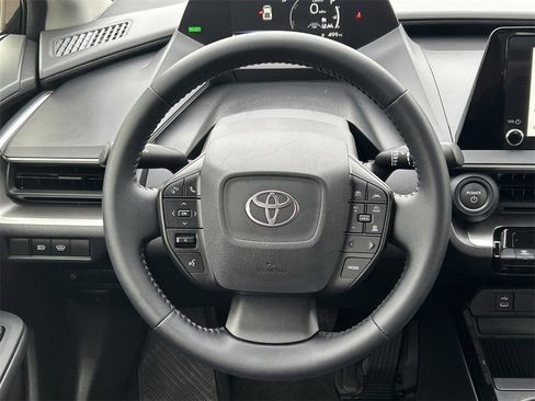 Used 2025 Toyota Prius LE image 36