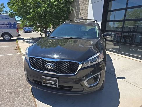 Used 2017 Kia Sorento AWD w/ LX Convenience Package image 2
