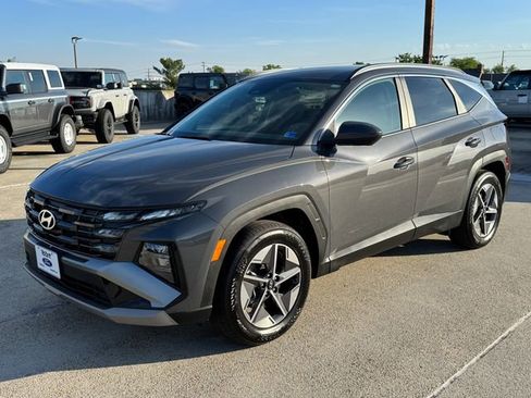 Used 2025 Hyundai Tucson SEL FWD image 12