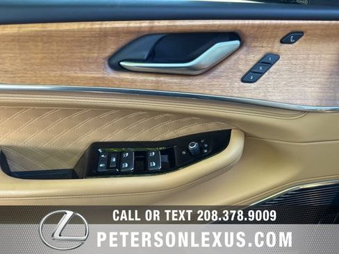 Used 2022 Jeep Grand Cherokee Summit AWD/4WD image 24