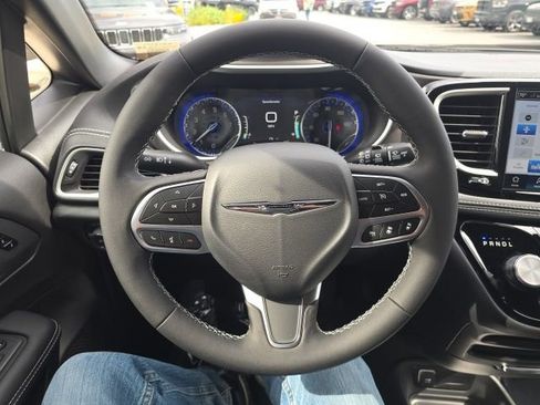 New 2026 Chrysler Pacifica Select image 15