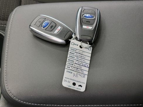 Used 2025 Subaru Outback Premium AWD/4WD image 55