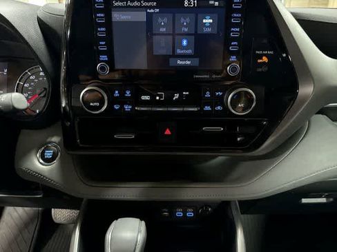 Used 2022 Toyota Highlander LE AWD/4WD image 22