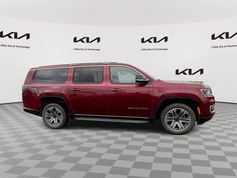 Used 2024 Jeep Wagoneer L Series II w/ Flexible Seating Group AWD/4WD image 1