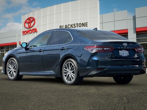 Used 2021 Toyota Camry XLE FWD image 5