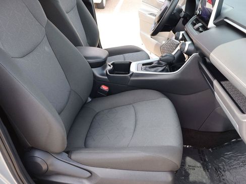 Used 2025 Toyota RAV4 XLE FWD image 18