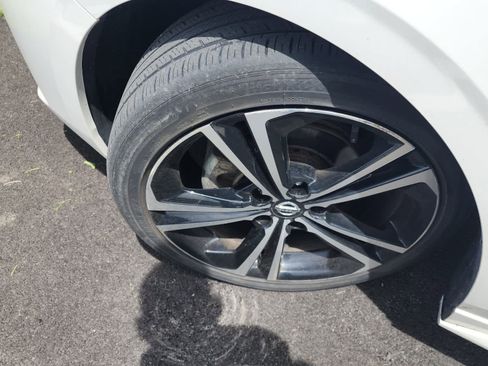 Used 2021 Nissan Sentra SR FWD image 11