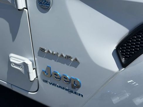 Used 2024 Jeep Wrangler Unlimited Sahara AWD/4WD image 6