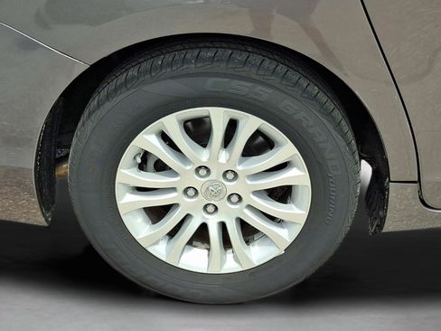 Used 2013 Toyota Sienna XLE FWD image 30