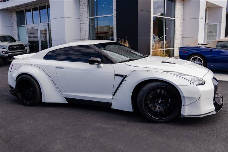 Used 2015 Nissan GT-R Black Edition AWD/4WD image 5