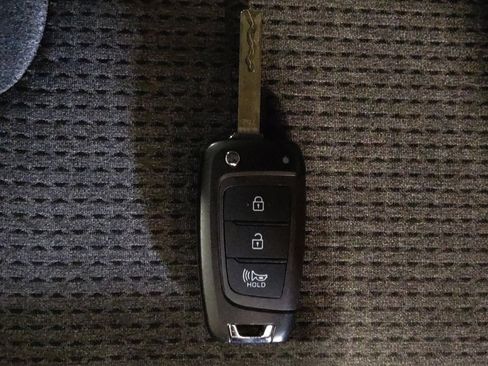 Used 2023 Hyundai Santa Fe SE image 32