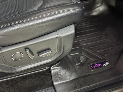 Used 2018 Ford Expedition Limited image 42