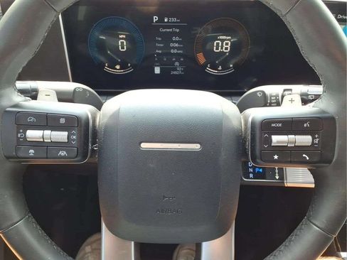 Used 2025 Hyundai Santa Fe SE FWD image 13