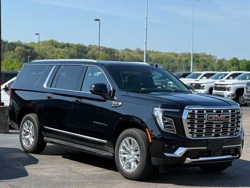 Used 2025 GMC Yukon XL Denali AWD/4WD image 34