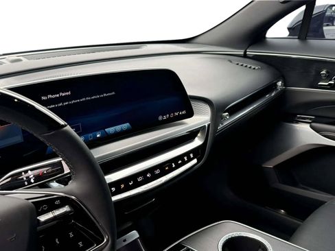 Used 2024 Cadillac Lyriq Luxury image 16