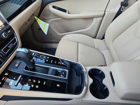 Used 2026 Porsche Macan image 24