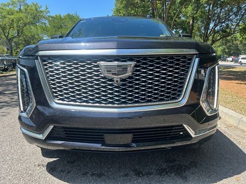 Certified 2025 Cadillac Escalade Premium Luxury Platinum w/ LPO, Radiant Package image 4