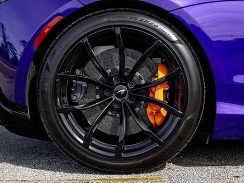 Used 2024 McLaren Artura TechLux image 32