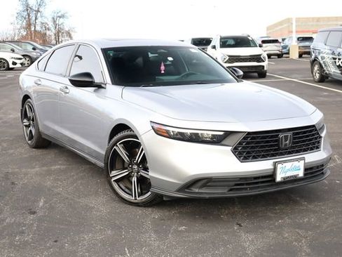 Used 2023 Honda Accord Sport image 2