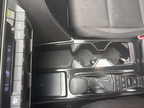 Used 2025 Toyota Camry LE image 40