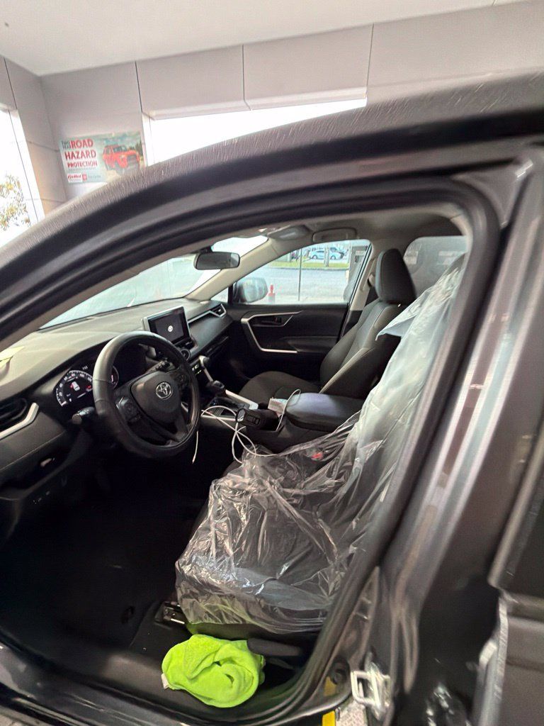 Used 2023 Toyota RAV4 LE FWD image 4