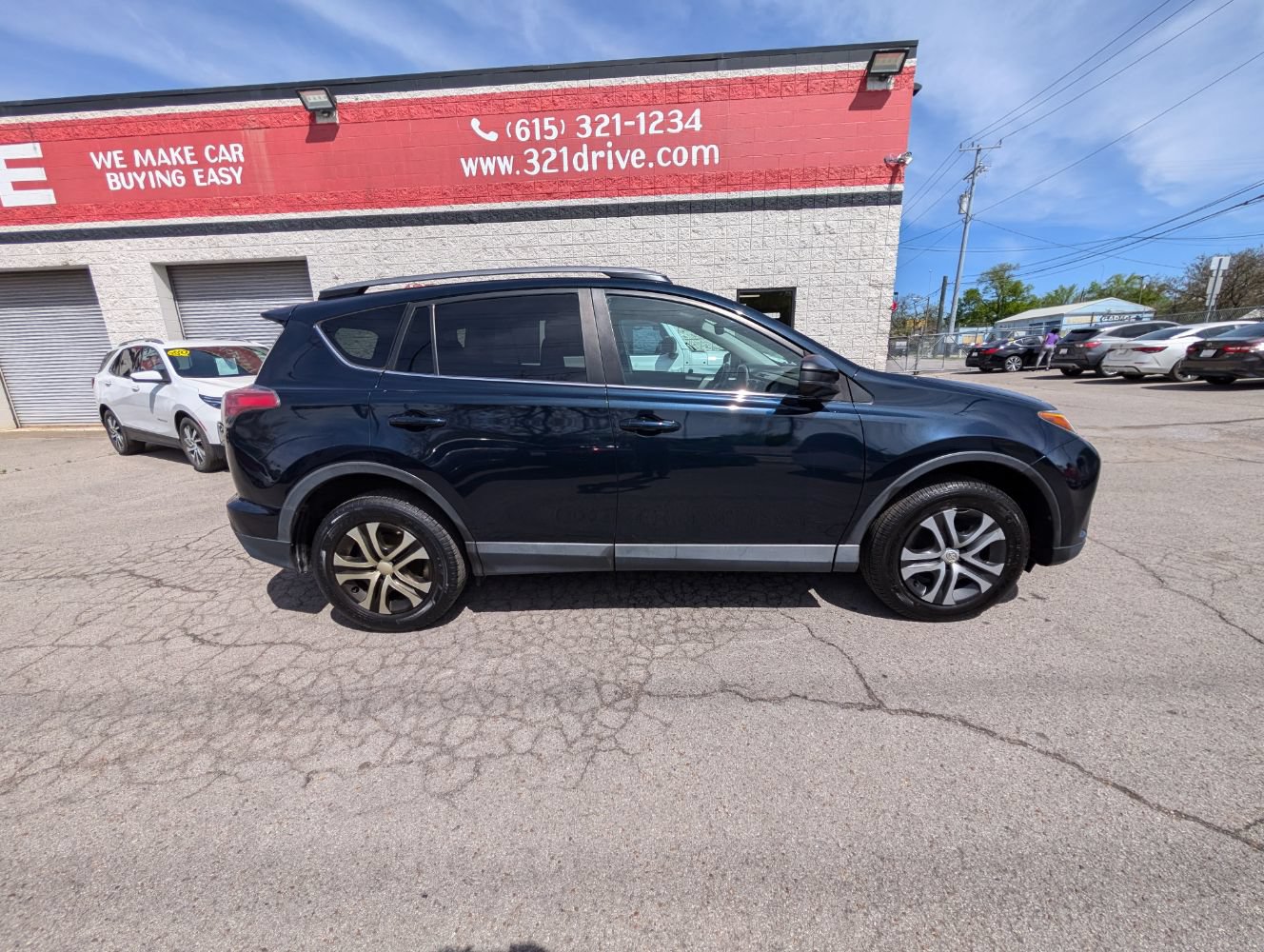 Used 2017 Toyota RAV4 LE FWD image 5