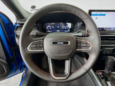 Used 2025 Jeep Compass Trailhawk w/ Trailhawk Elite Group image 11